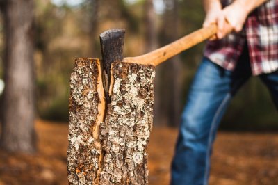 Een bushcraft-bijl doet meer dan alleen hout hakken